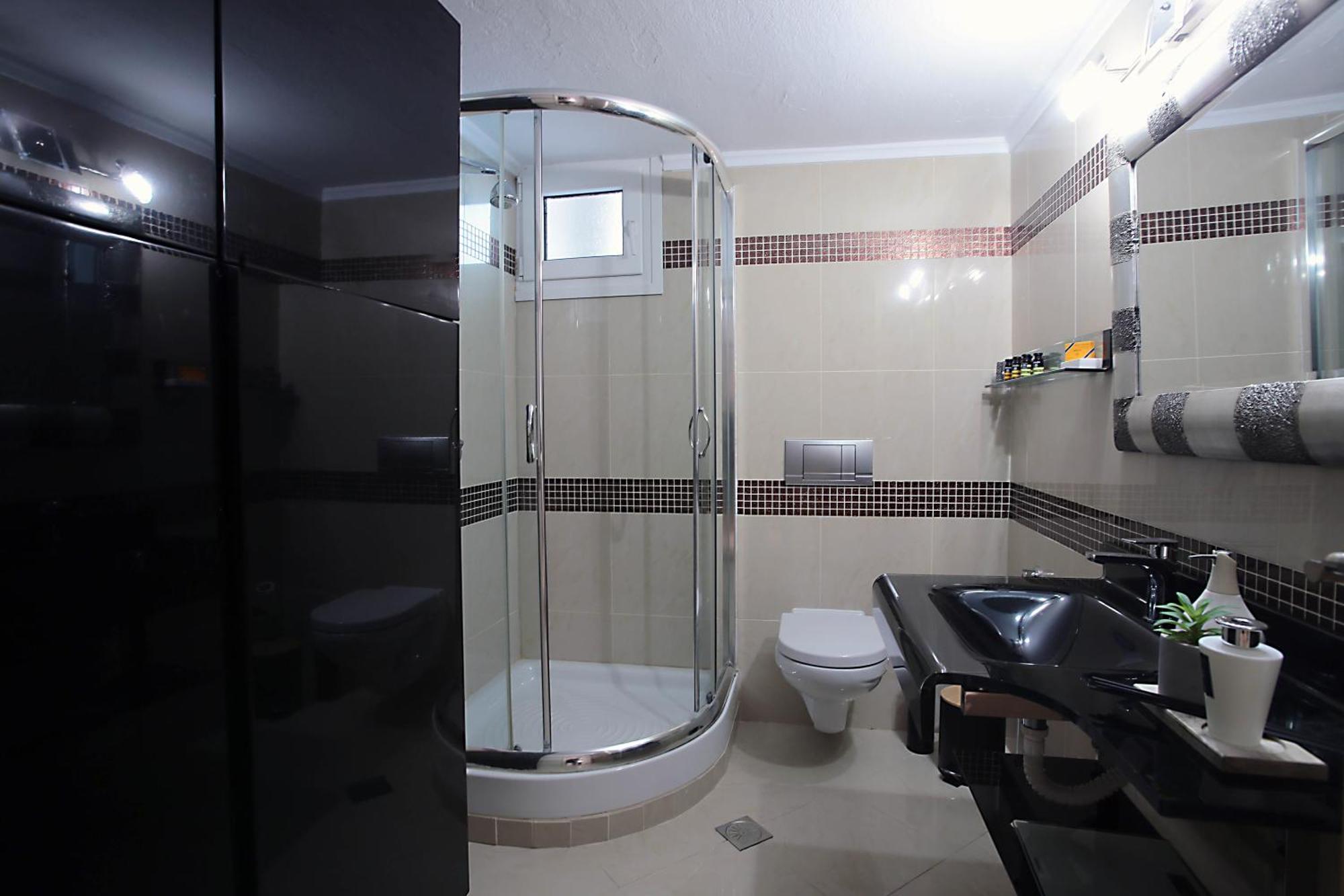 Estia Luxury House Drama